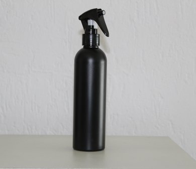HDPE fles zwart 250 ml met spraykop zwart