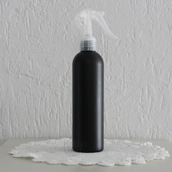 Zwart flesje 250 ml met naturel spray